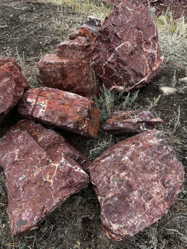 Ландшафтные глыбы красно-фиолетовые 200-1000 килограмм купить в Кировской области