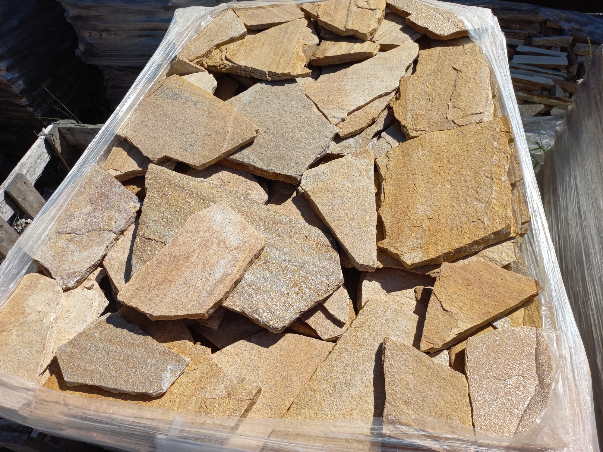 Плитняк златолит жёлтый золотистый для фасада 1,5-3см купить в Кировской области