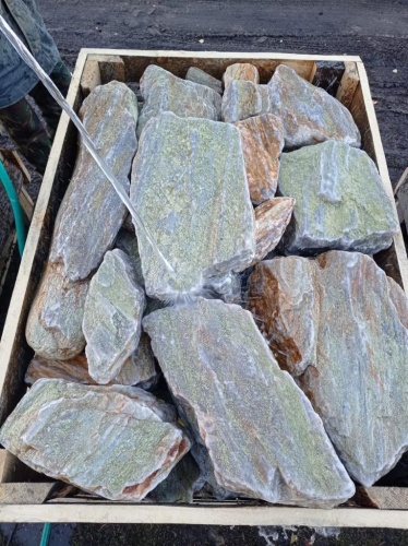 Златолит жёлтый, жёлто-зелёный глыбки и валуны для ланшафтного дизайна купить в Кировской области