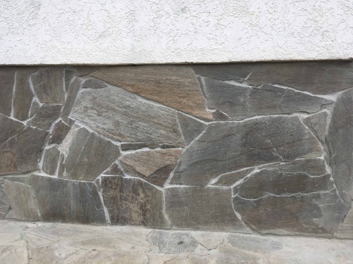 Плитняк златолит Уральский для цоколя, отмостки купить в Кировской области