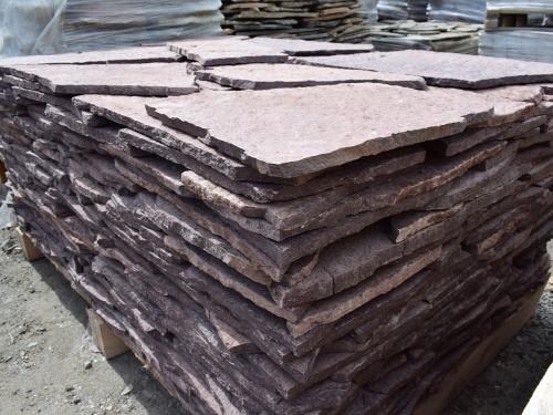 Плитняк лемезит бордовый для облицовки цоколя 20-25 мм  купить в Кировской области