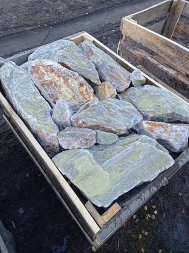 Златолит жёлтый, жёлто-зелёный глыбки и валуны для ланшафтного дизайна купить в Кировской области