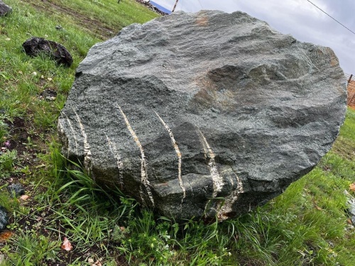 Гигантские зелёные валуны для ландшафтного дизайна весом более 5 тонн купить в Кировской области