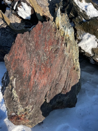 Ландшафтные глыбы красно-фиолетовые 200-1000 килограмм купить в Кировской области