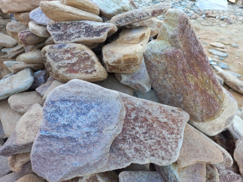 Златолит жёлтый, жёлто-зелёный глыбки и валуны для ланшафтного дизайна купить в Кировской области