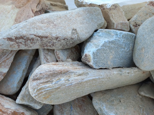 Златолит жёлтый, жёлто-зелёный глыбки и валуны для ланшафтного дизайна купить в Кировской области