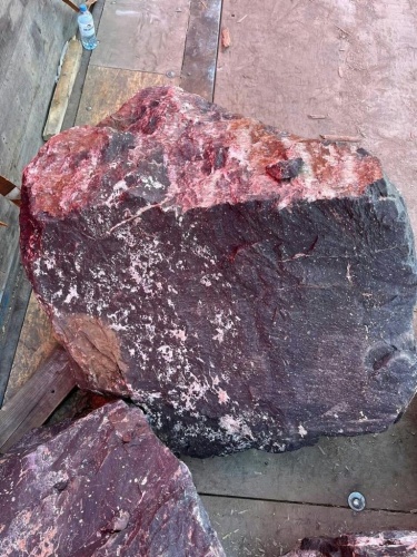 Камни для ландшафтного дизайна красно-фиолетовые 10-60 килограмм купить в Кировской области