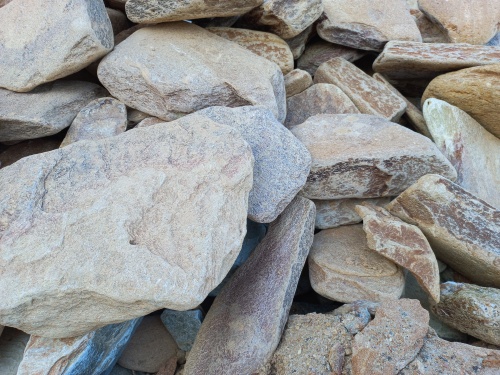 Златолит жёлтый, жёлто-зелёный глыбки и валуны для ланшафтного дизайна купить в Кировской области