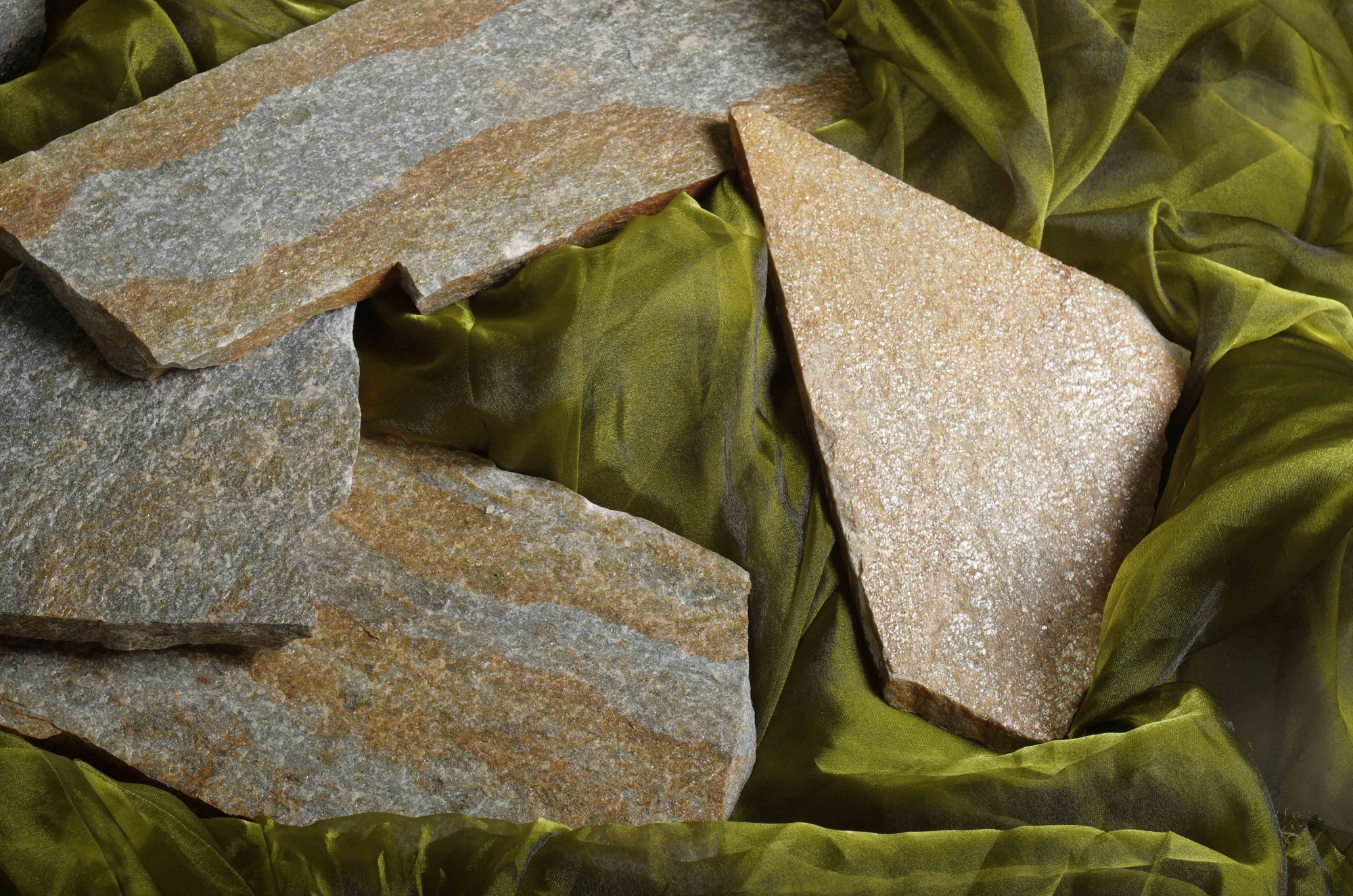 Плитняк златолит Уральский  для фасада купить в Кировской области