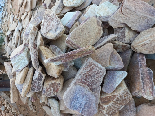 Златолит жёлтый, жёлто-зелёный глыбки и валуны для ланшафтного дизайна купить в Кировской области