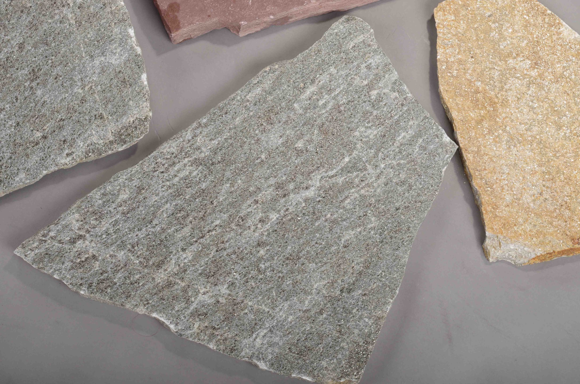 Плитняк златолит Уральский  для фасада купить в Кировской области