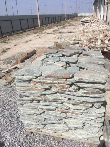 Златолит серебристый галтованный для лестниц купить в Кировской области