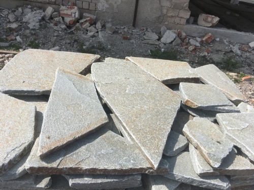 Златолит серебристый галтованный для лестниц купить в Кировской области